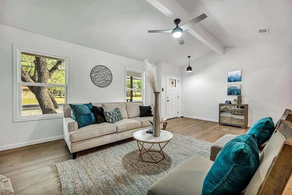 406 Lakeway Drive - 1 property image