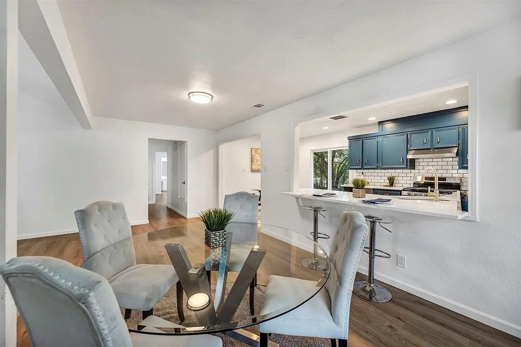 406 Lakeway Drive - 1 property image