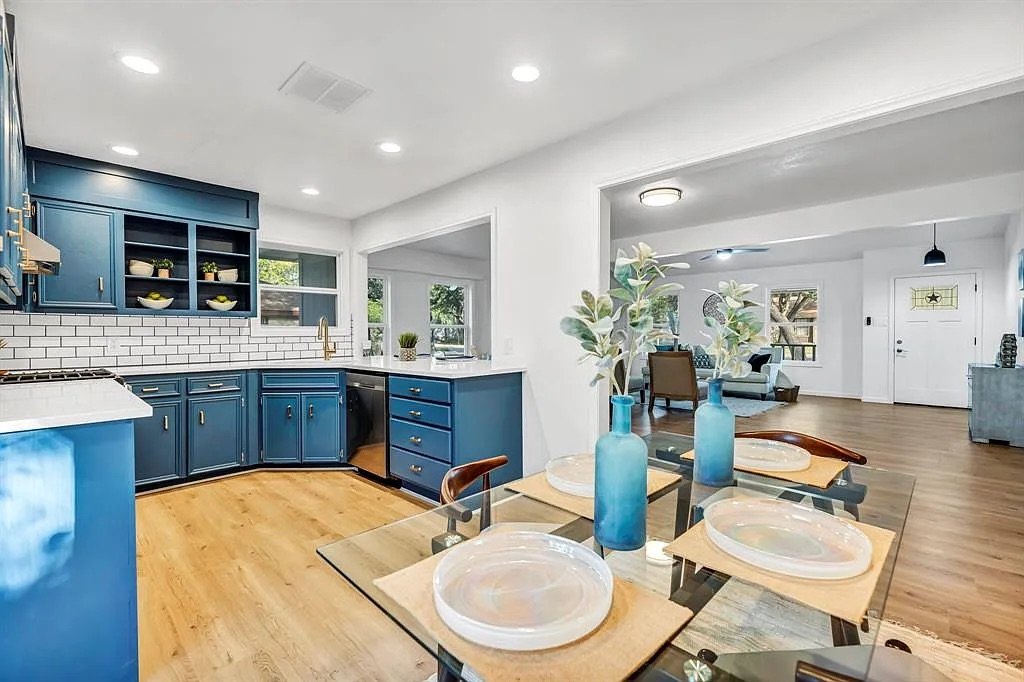 406 Lakeway Drive - 1 property image