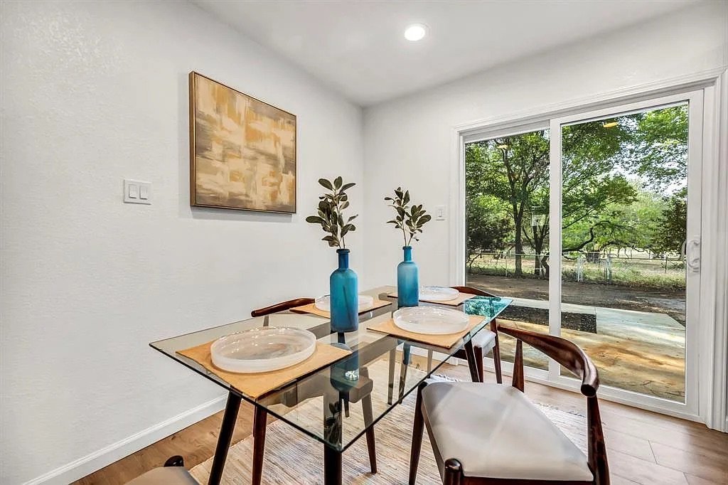 406 Lakeway Drive - 1 property image