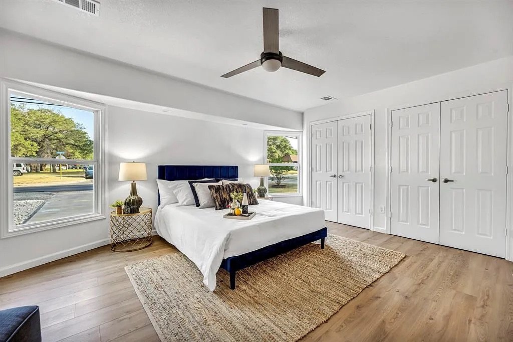 406 Lakeway Drive - 1 property image