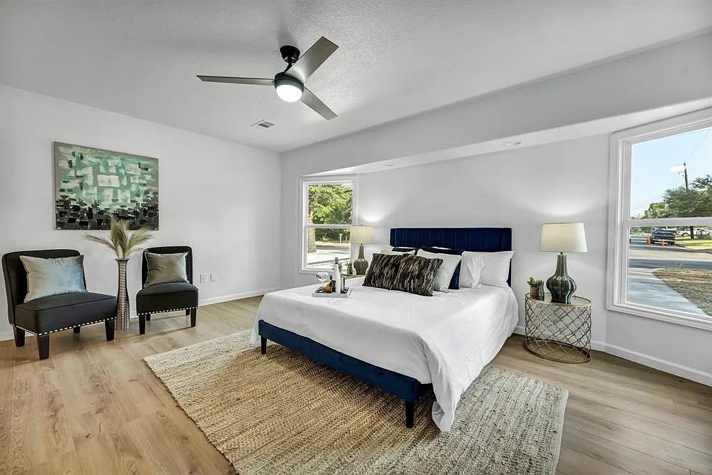 406 Lakeway Drive - 1 property image