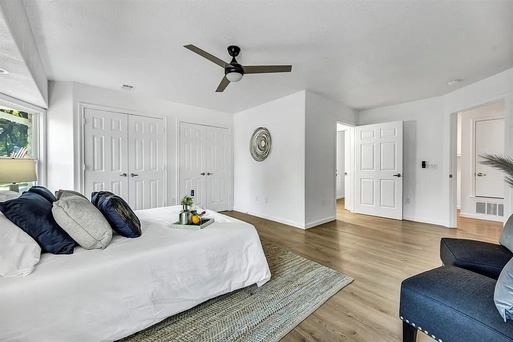 406 Lakeway Drive - 1 property image