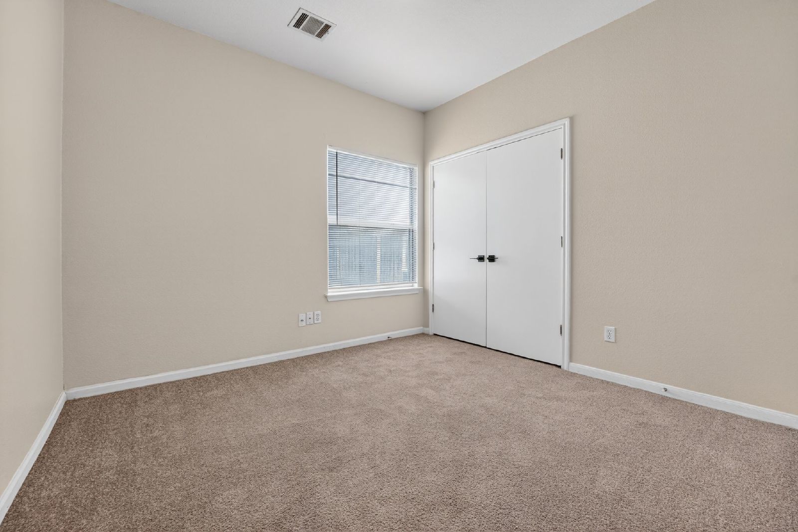 2831 Southampton Way - A property image